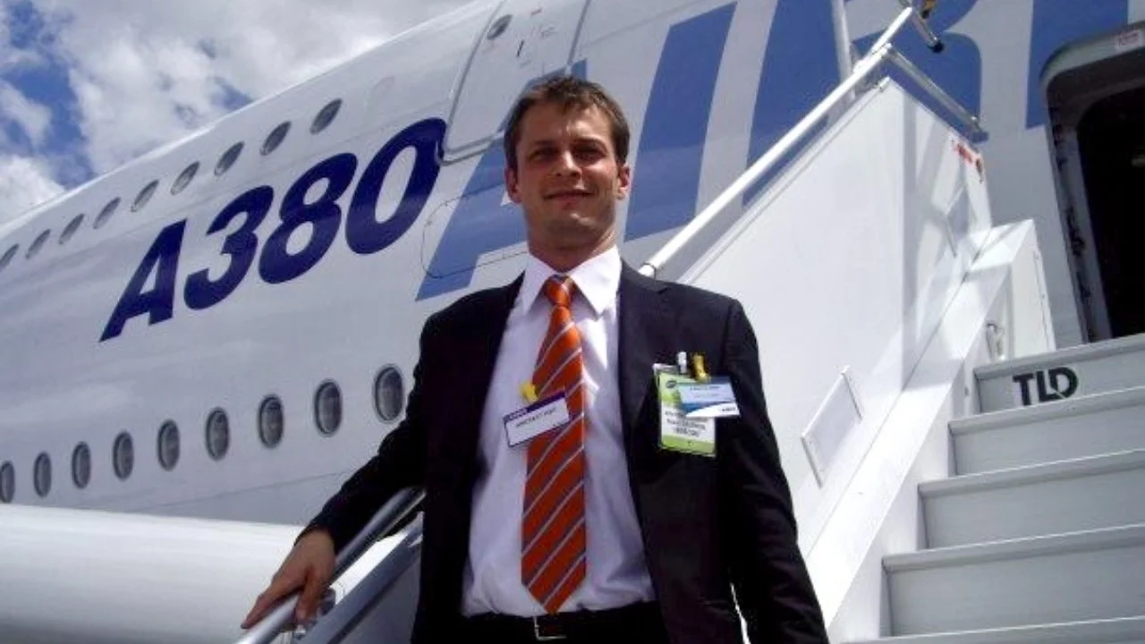 Aviation expert shares the stunning cost of fuel and de-icing for airlines that's '10x' more than people would expect