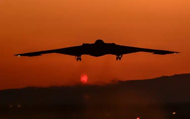 b-2 spirit stealth bomber landing