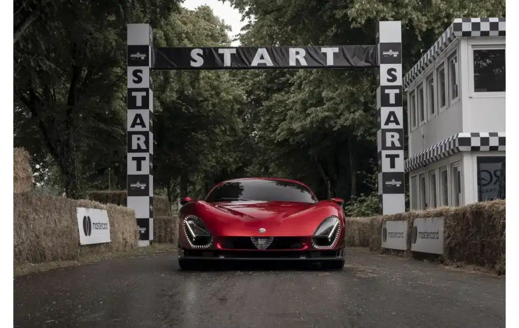 Engine of Alfa Romeo 33 Stradale sound