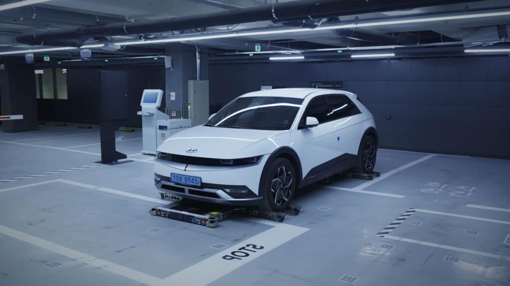 Densely populated areas in China have introduced an interesting way to park cars, and it looks a lot more futuristic than you’d find in other countries