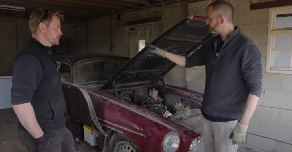 YouTuber filming muscle car reveal discovers huge surprise in neighbor’s hedge