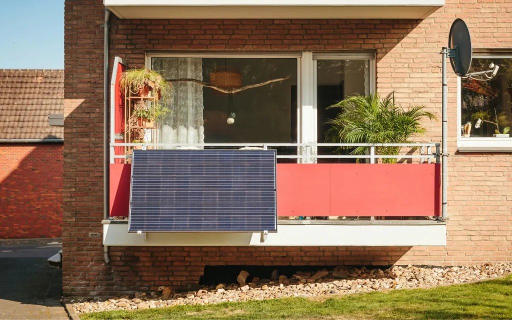 People across the US are installing solar panels on their homes in a bid to cut electricity bills, but many of them are operating in a ‘legal grey area’, according to one expert