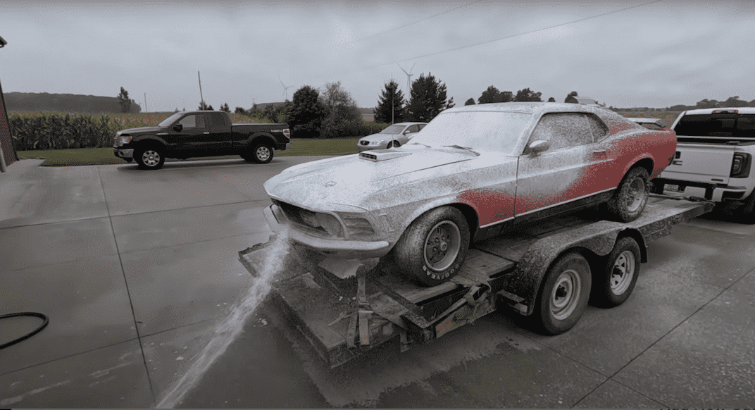 Barn-find Ford Mustang Mach 1