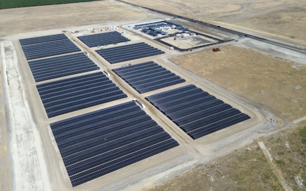Tesla has opened up its biggest Supercharging station ever in Lost Hills, California, and it’s absolutely humongous