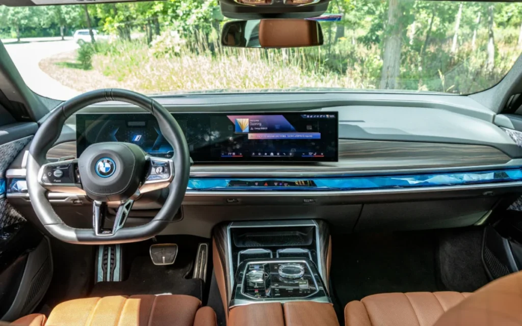 Someone forked out a whopping $131,945 for this 2023 BMW i7 xDrive60, put 20,000 miles on the clock, and then sold it for a whole lot less