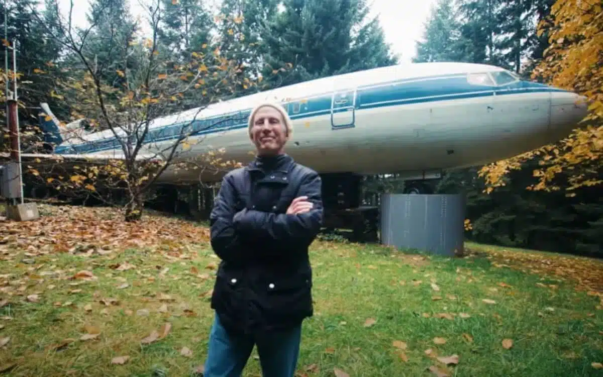 Bruce Campbell in front of his plane home