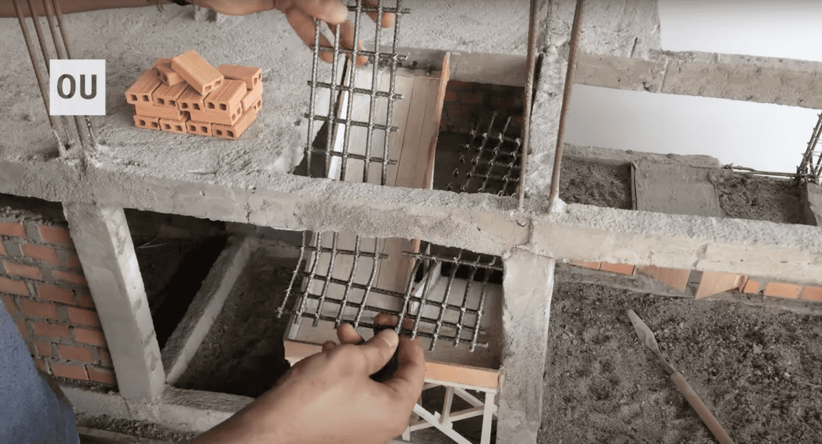 Construction d'une Vraie Maison Miniature : Ciment, Bois, Béton, Rebar 