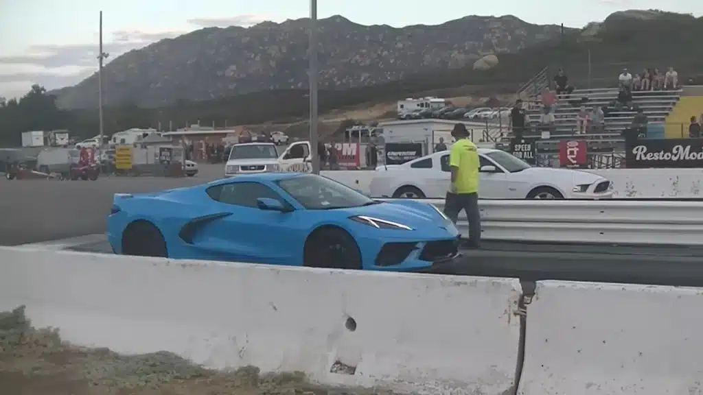 C8 Chevrolet Corvette Z51 vs Ford Mustang GT in drag race