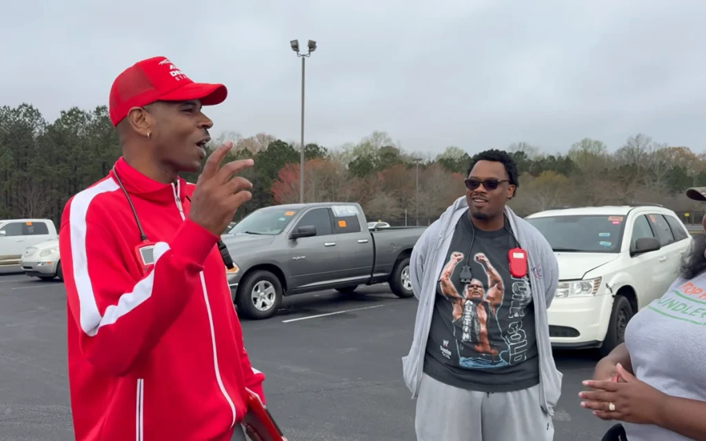 Flipping cars might sound like a risky side hustle, but it can be tempting to quit your job to do it full-time.