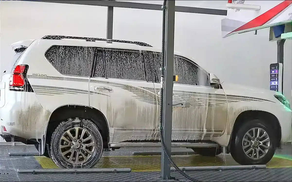 Touchless self-service car wash can clean more than 100 vehicles a day