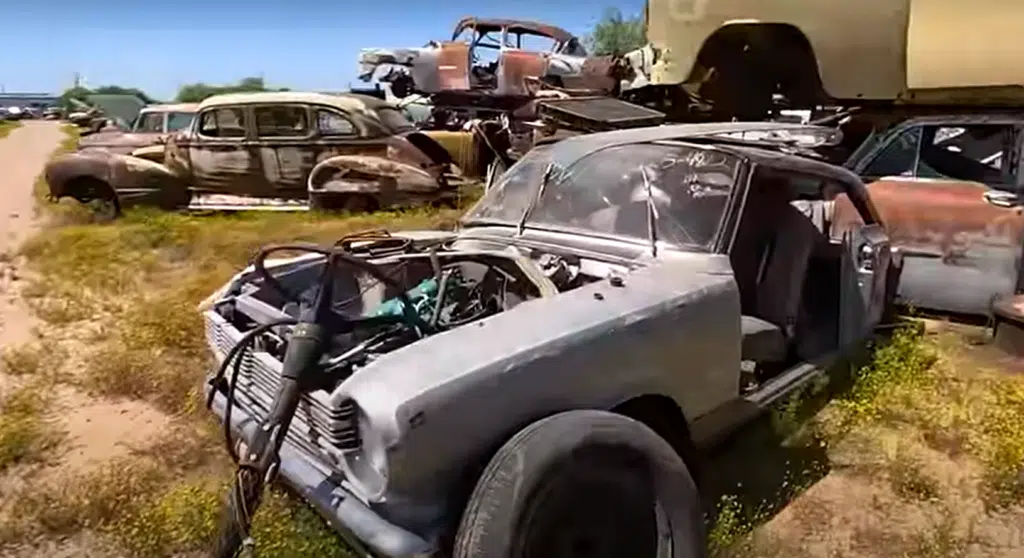 Ten thousand unrestored classic cars lie in Arizona junkyard