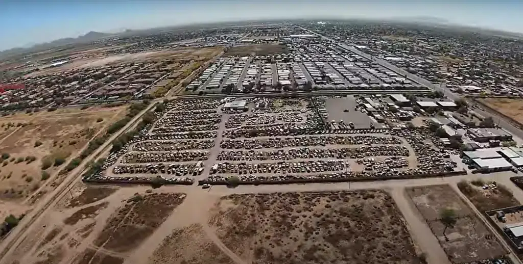 Ten thousand unrestored classic cars lie in Arizona junkyard