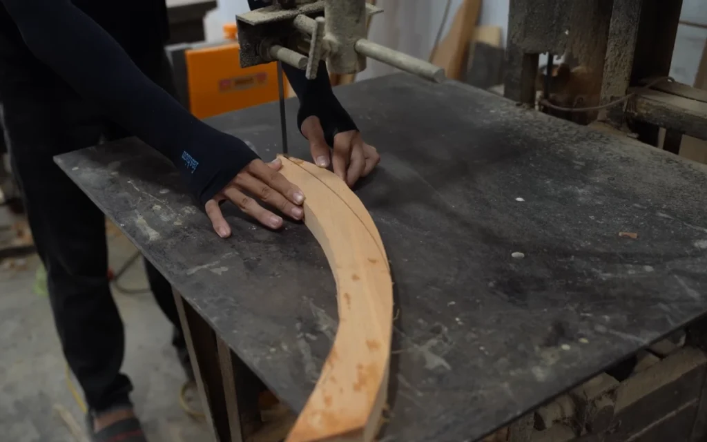 A wooden motorcycle might sound like something out of a fantasy workshop, but one creator turned the idea into a DIY build that actually runs.