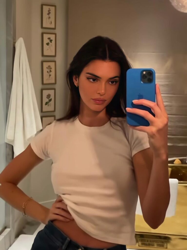 celebrities, Kendall Jenner selfie