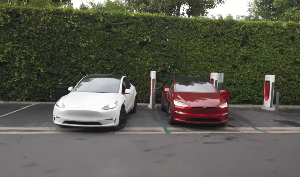 man compared old Tesla Model Y against new Model X