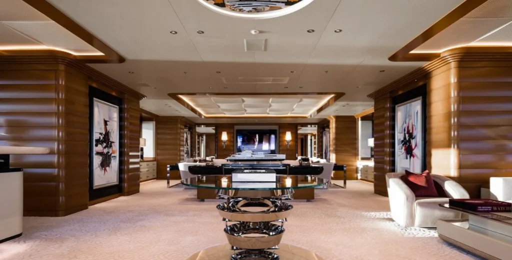 superyacht mar Monaco Yacht Show