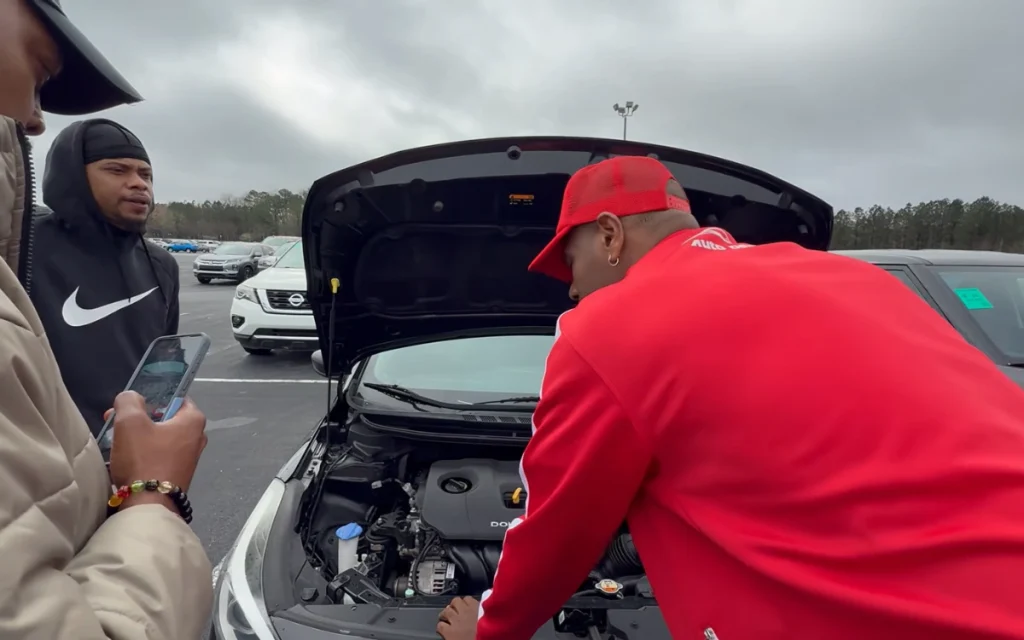 Flipping cars might sound like a risky side hustle, but it can be tempting to quit your job to do it full-time.