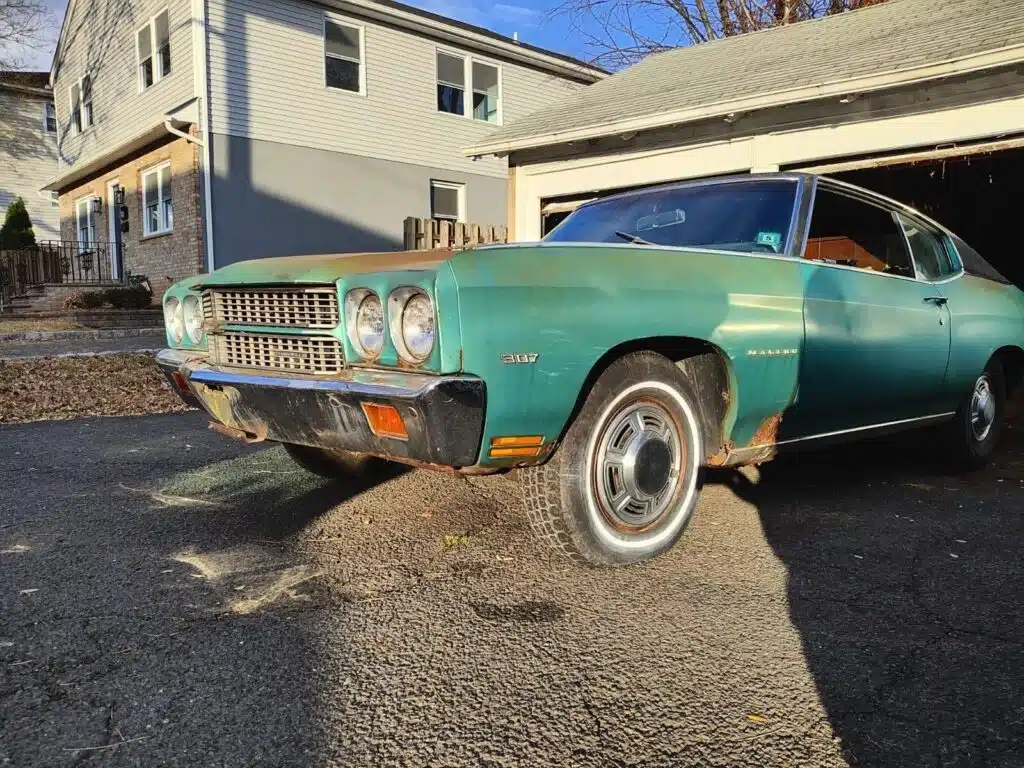 Extremely lucky guy found a 1970 Chevrolet Chevelle parked for 39 years and got a brilliant surprise when inspecting it further