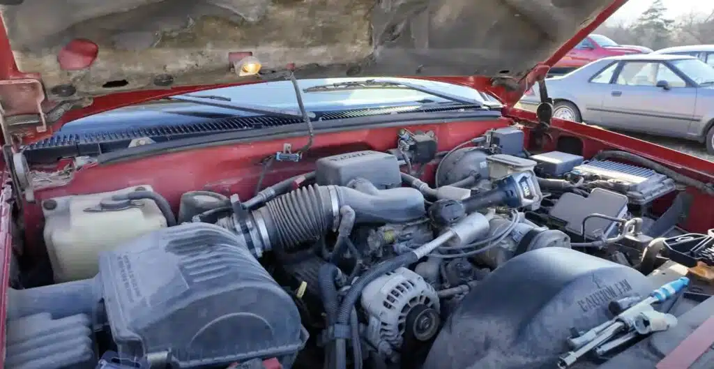 Chevrolet C1500 found abandoned in junkyard was thought to be a dud so was sold for $850, but was fixed for $20