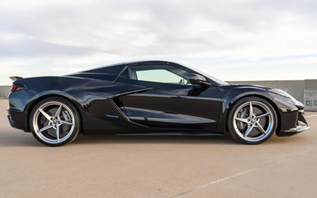 A man tried to sell his ‘incredibly special’ 2025 Chevrolet Corvette E-Ray 2LZ after an ‘unforgettable’ seven months of ownership, but no one was keen on snapping it up