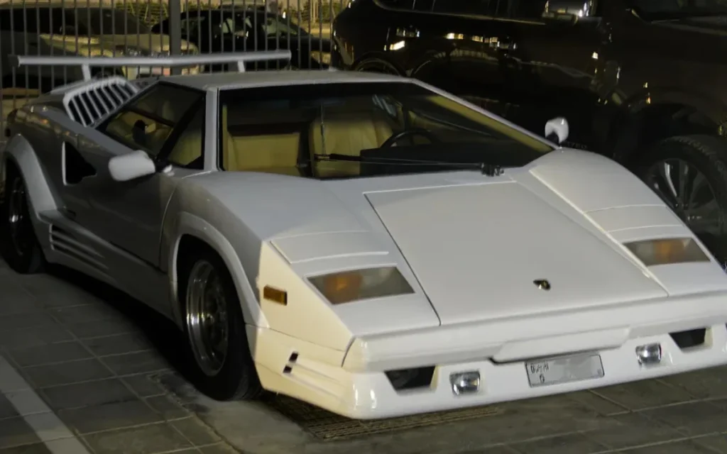 Man arrives at the gym and finds a Lamborghini Countach parked outside, turning a routine workout into an unexpected supercar sighting