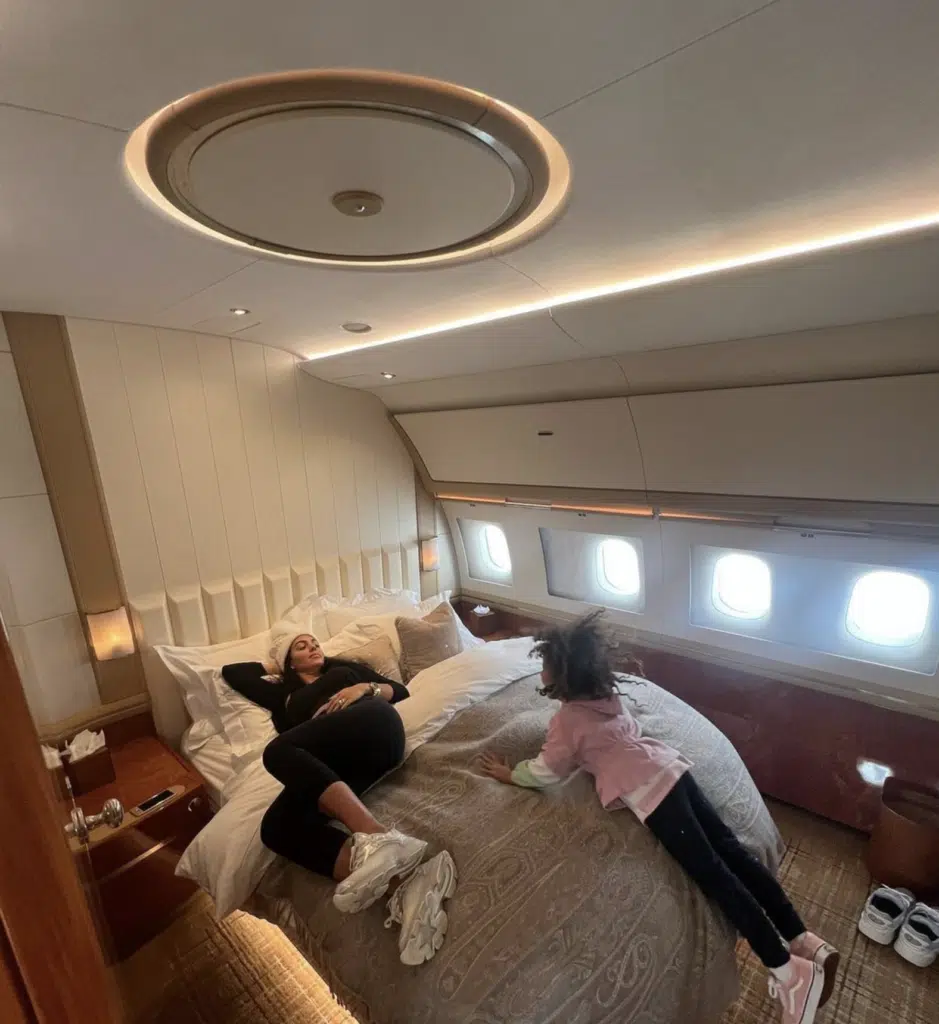 Cristiano Ronaldo possède un jet privé d'une valeur d'un million d'euros qui lui facilite la vie en Arabie Saoudite.