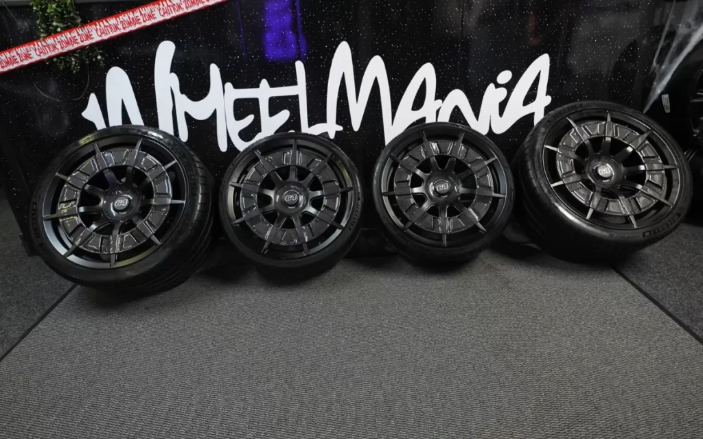 Choosing between a Bugatti Veyron and a McLaren P1 sounds like a dilemma pulled straight from a billionaire’s fantasy garage.