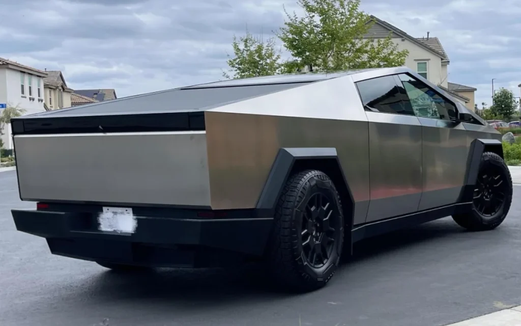 A Californian man bought a Tesla Cybertruck for $102,000, put just 800 miles on the clock, and attempted to sell it, but failed to attract bids of more than $69,500