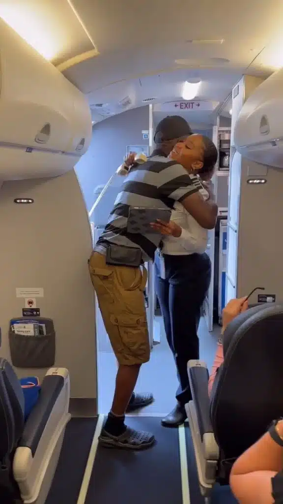 Daughter surprised dad on flight by showing she was the pilot