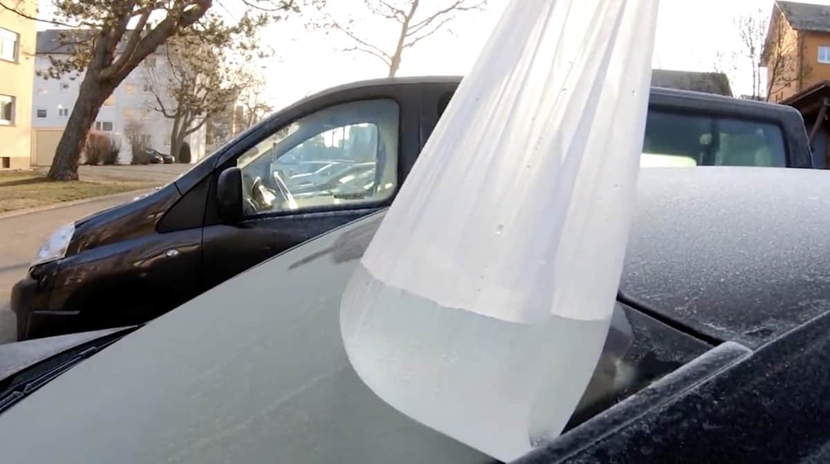Defronsting windshield with a bag of hot water 