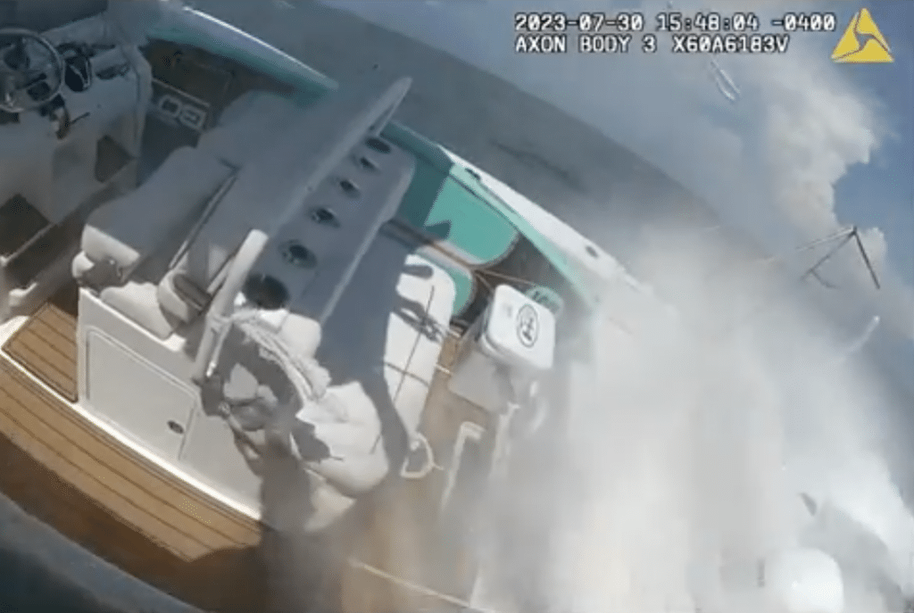 Deputy sheriff jumps onto runaway boat in dramatic footage