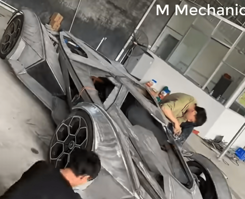 Mechanic's fully metal replica of Lamborghini V12 Vision GT12 has unheard of attention to detail