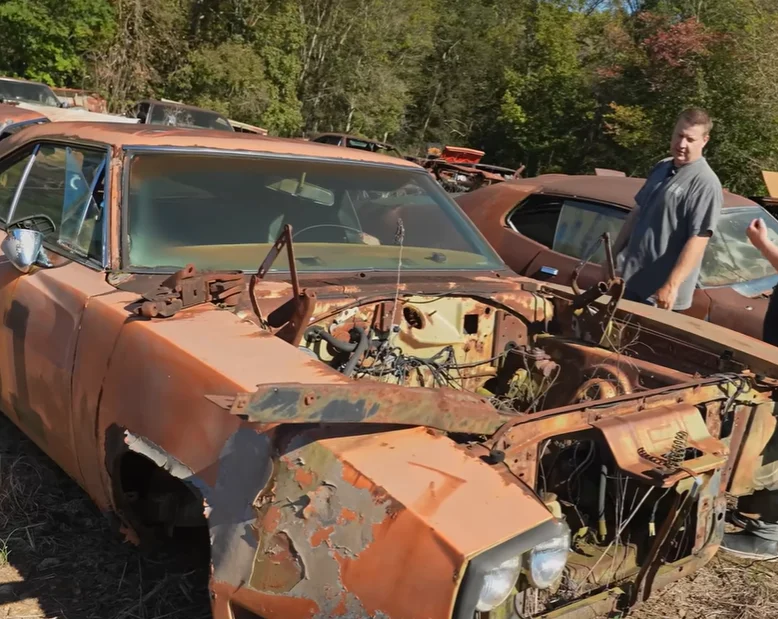 A father and son stumbled on a sun-faded 1969 Dodge Charger in a Tennessee junkyard - one that looked exactly like the General Lee