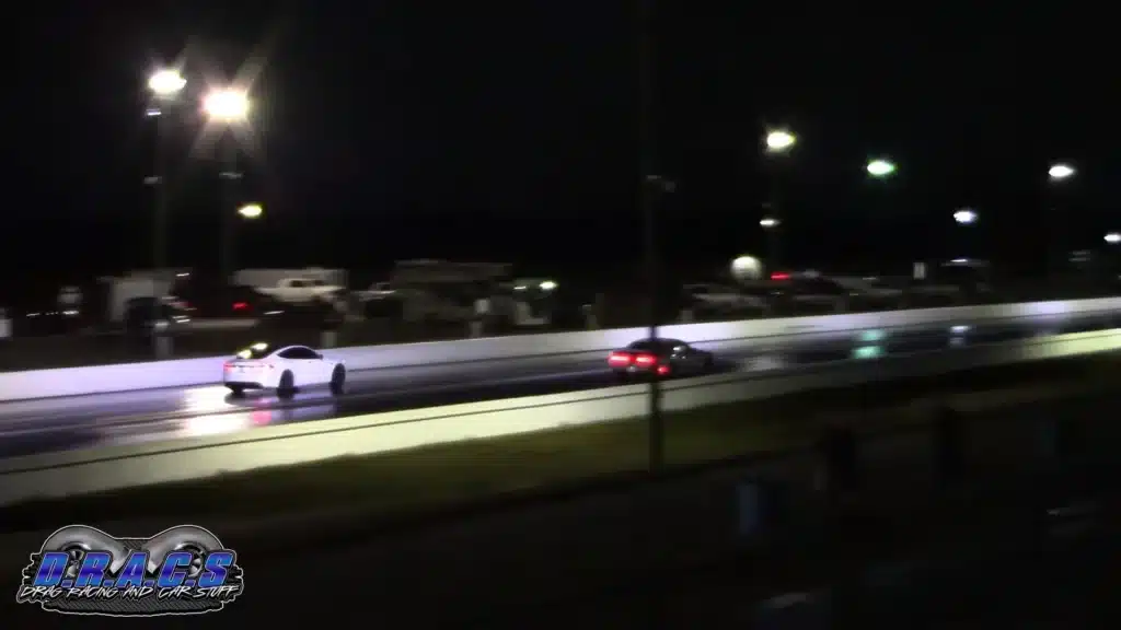 Dodge Hellcat drag race versus Tesla Plaid with clear winner