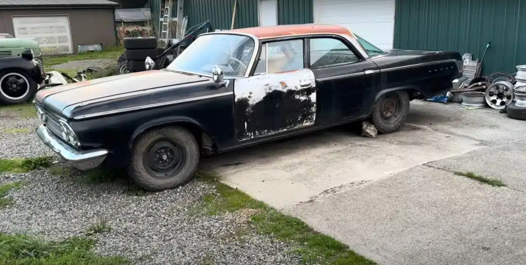 Restorer discovered a rare ex-Police 1964 Dodge 880 and found a surprise inside