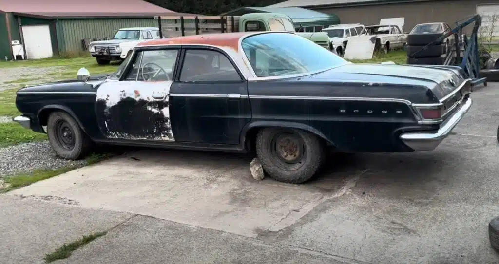 Restorer discovered a rare ex-Police 1964 Dodge 880 and found a surprise inside