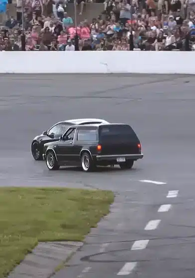 Chevrolet Blazer stuns Tesla in a wild one-lap spectator drag at Seekonk Speedway, turning a clean start into a chaotic, crowd-roaring finish