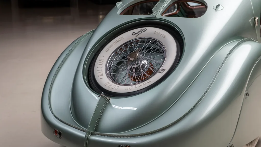 The hand-crafted Dunlop tire replica of the Bugatti Aerolithe