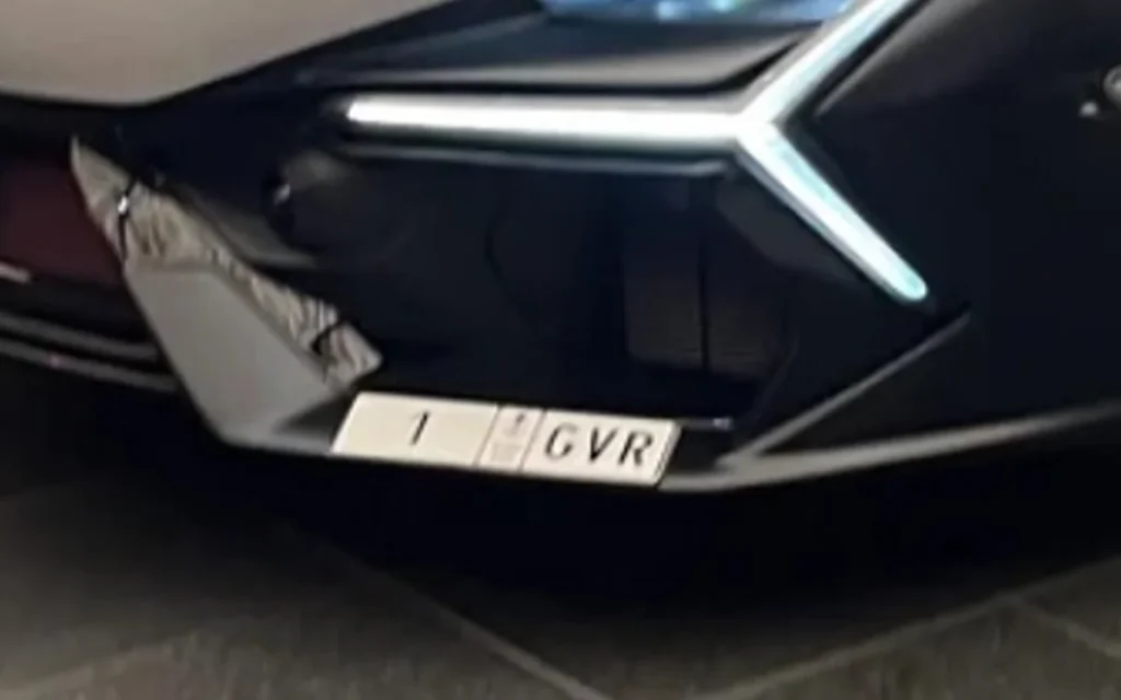 A man spots a Lamborghini in Dubai with what looks like the world’s most valuable license plate, until Reddit zooms in on the truth