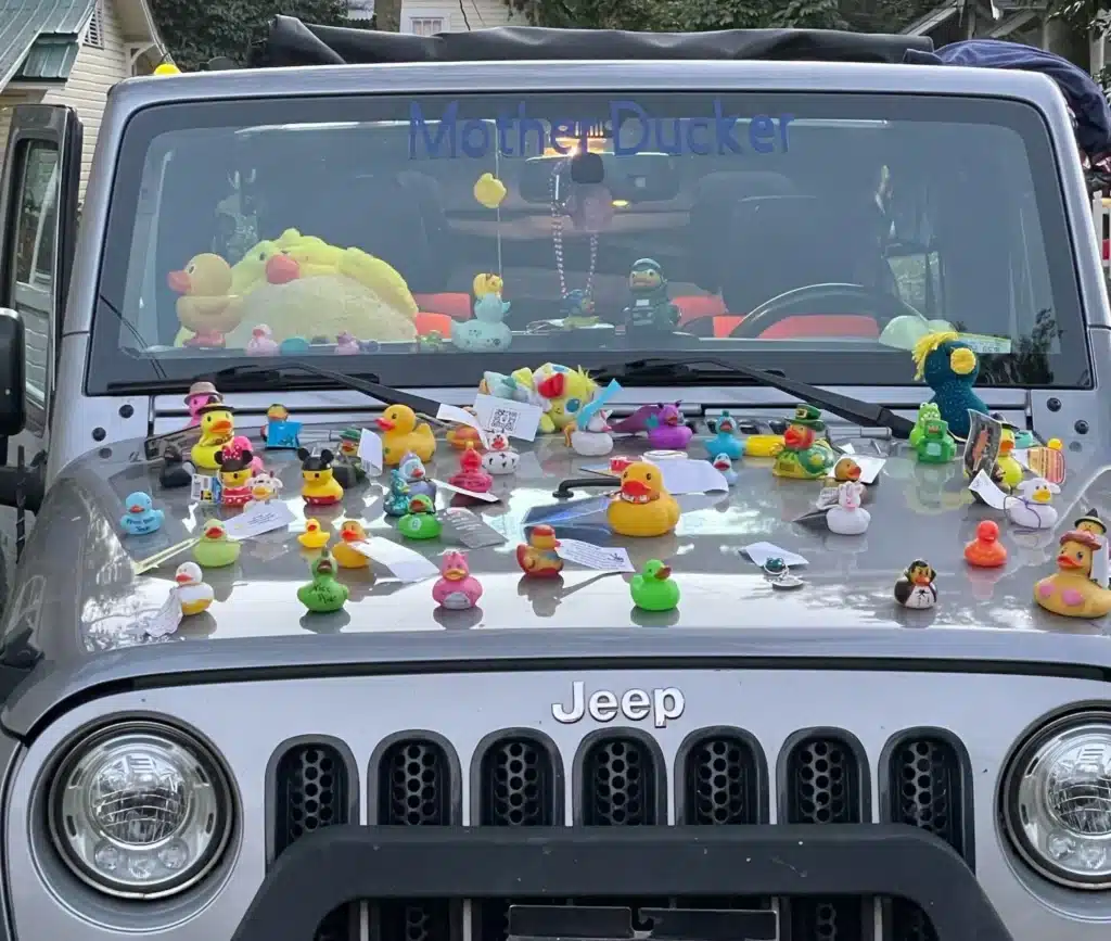 This is why Jeep owners have a load of rubber ducks on their dashboards