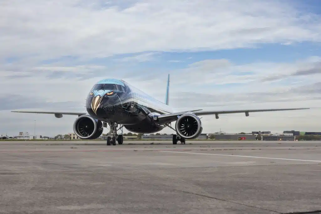 Incredible Embraer E195-E2 takeoff