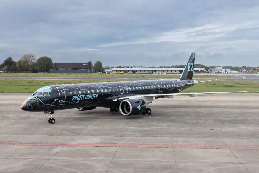 Incredible Embraer E195-E2 takeoff