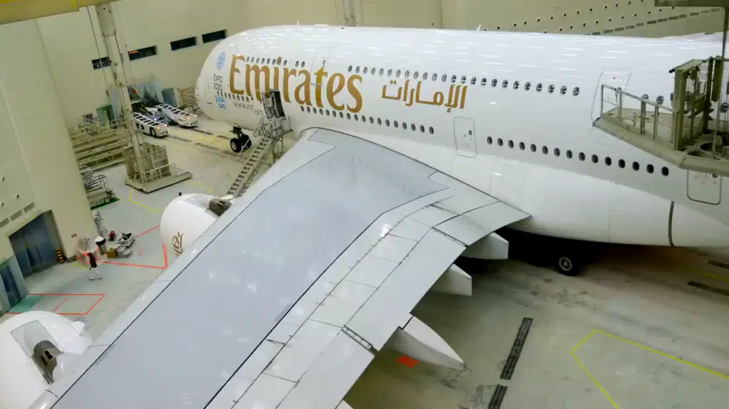 34 workers spent 6,000 hours repainting Emirates Airbus A380