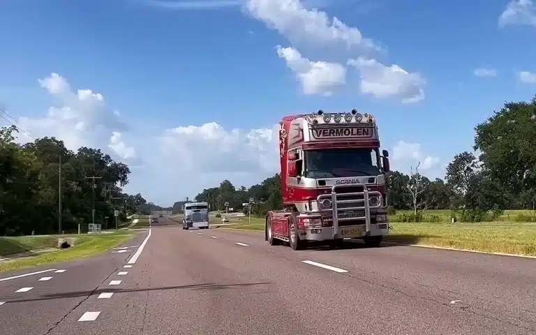 semi trucks race European vs American