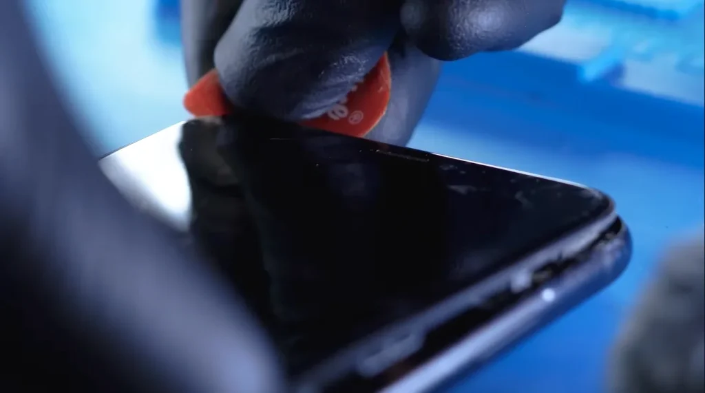 Man tries converting a cheap iPhone XR into an iPhone 17 Pro to see if it's actually usable