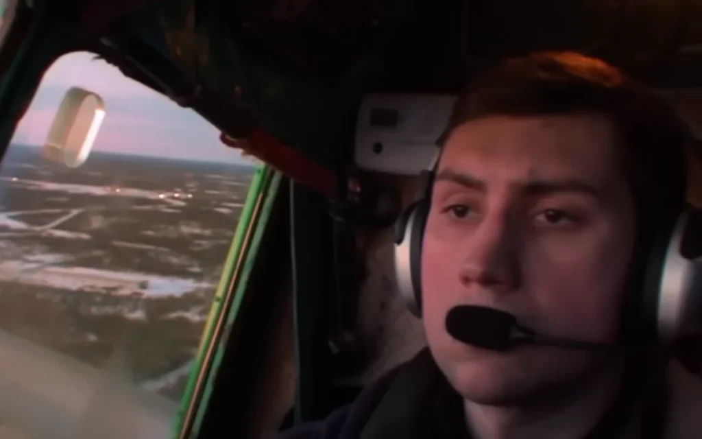 Co-pilot quits last minute so newcomer drafted in and shocks everyone with flawless takeoff under pressure