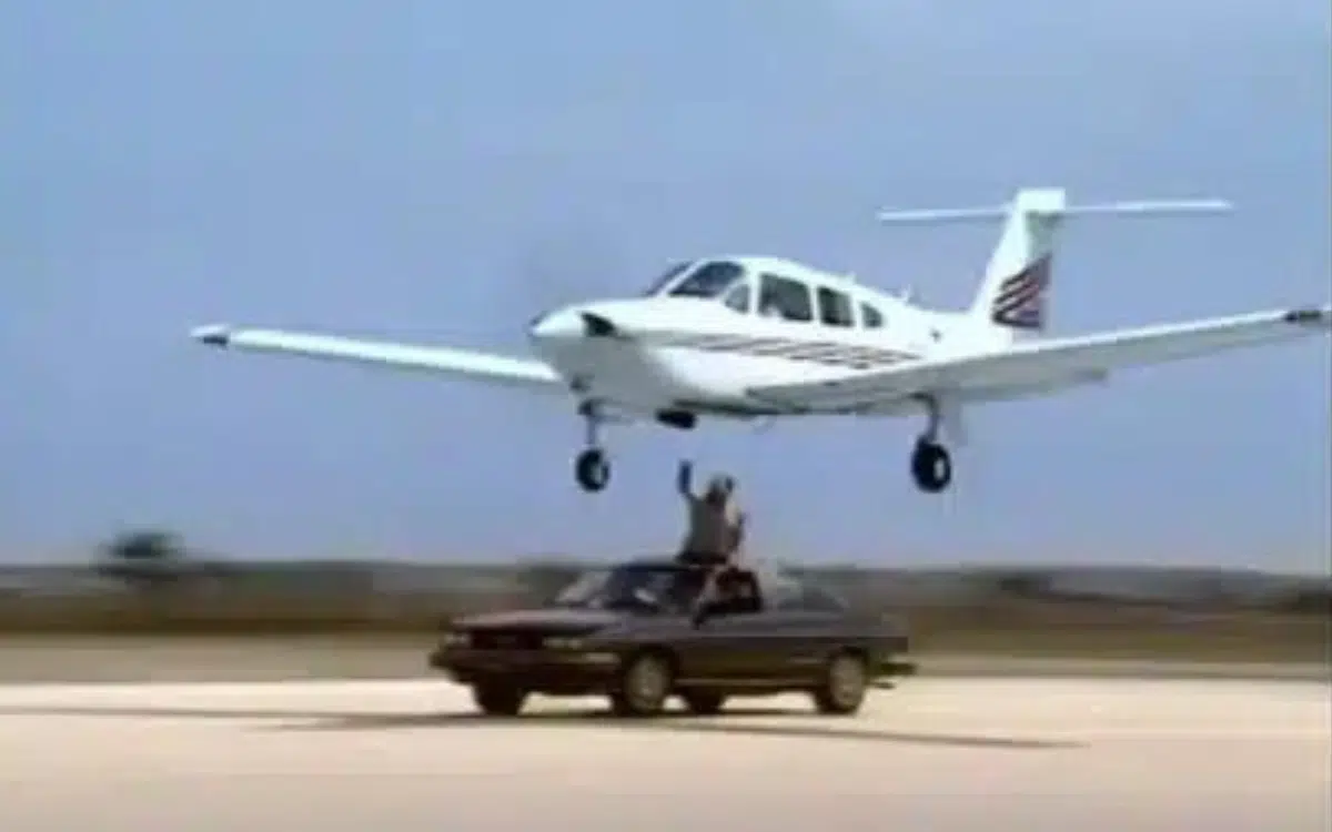 Man heroically repaired plane’s landing gear mid-flight while in a moving car