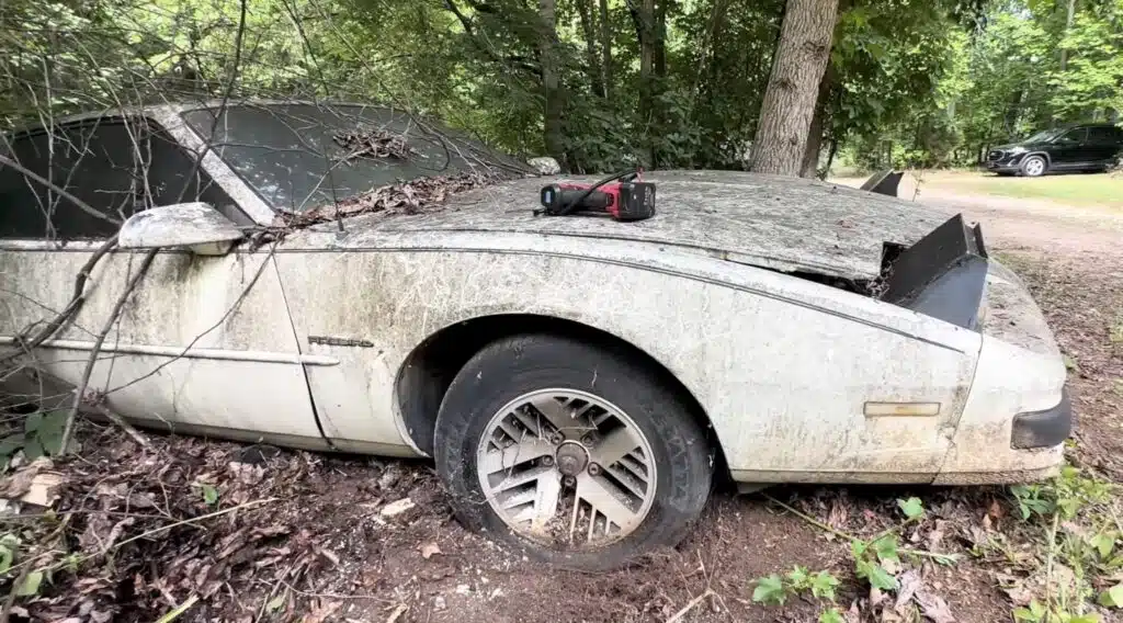 American man pulls abandoned 1987 Pontiac Firebird out of the woods and sees if he can get it to run