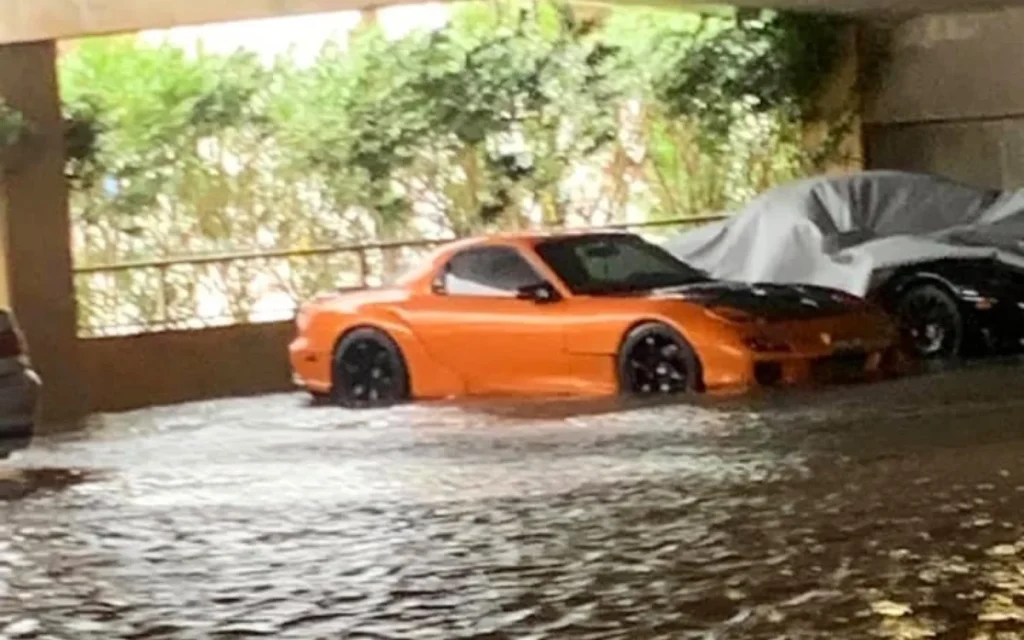 Proving that not all heroes wear capes, a Mississippi car enthusiast stepped in to rescue a stranger’s Mazda RX-7 from floodwater with a very smart move