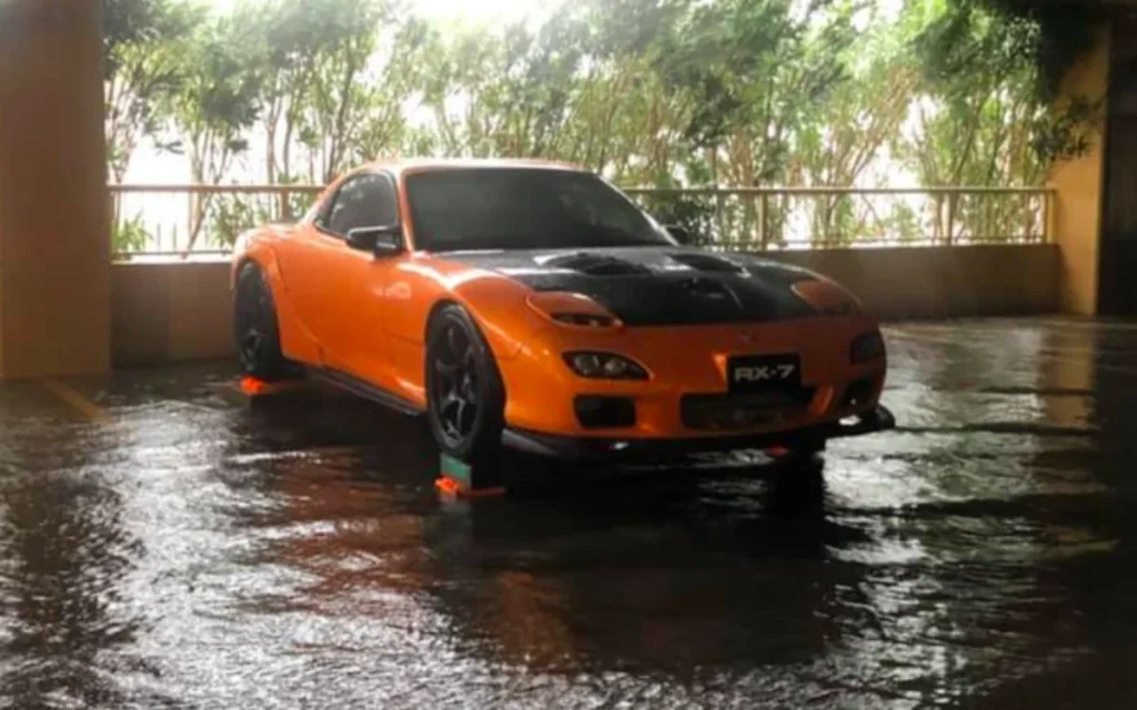 Proving that not all heroes wear capes, a Mississippi car enthusiast stepped in to rescue a stranger’s Mazda RX-7 from floodwater with a very smart move